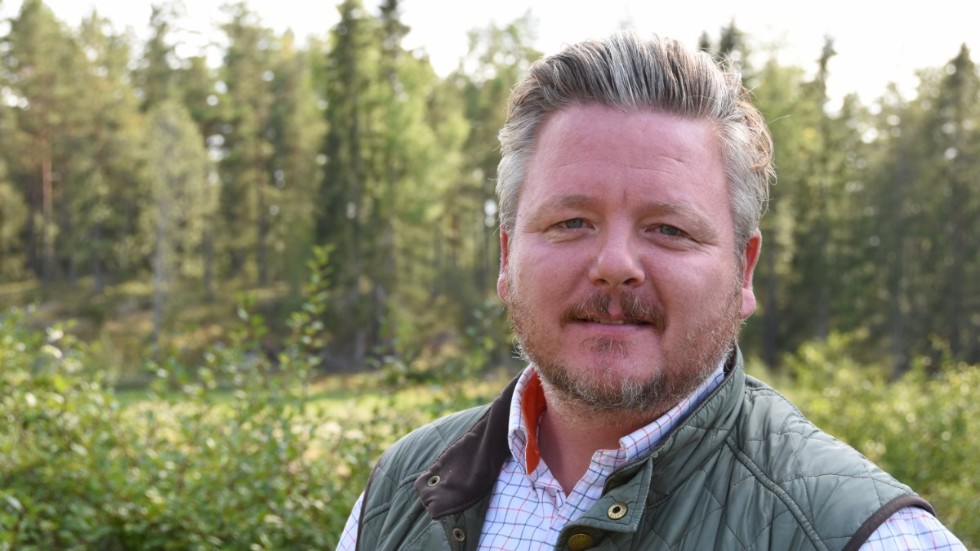 Mellan åren 1999 och 2021 ökade genomsnittsåldern för svenska skogsägare från 55 till 61 år. Snart kommer det att finnas fler skogsägare som är över 80 år än de som är yngre än 40 år, skriver Johan Asp, regionchef Skogssällskapet Östergötland.