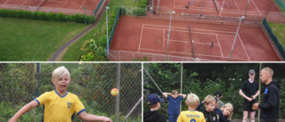 Tennisläger med 35 ungdomar i Källängsparken • Lite regn var inget hinder för dem att träna