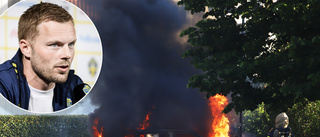 Fotbollsspelaren Sebastian Larssons bil i lågor – allmänheten varnades för giftig rök