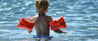 Föräldrar – släpp mobilerna när barnen badar