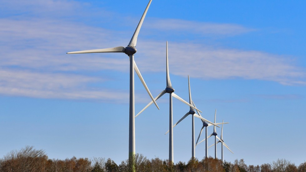 Mer vindkraft behöver byggas i Östergötland; det anser debattörerna bakom denna artikel. 