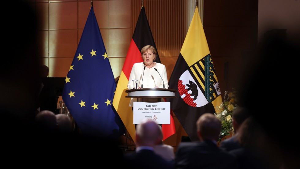 Angela Merkel håller tal på tyska nationaldagen.