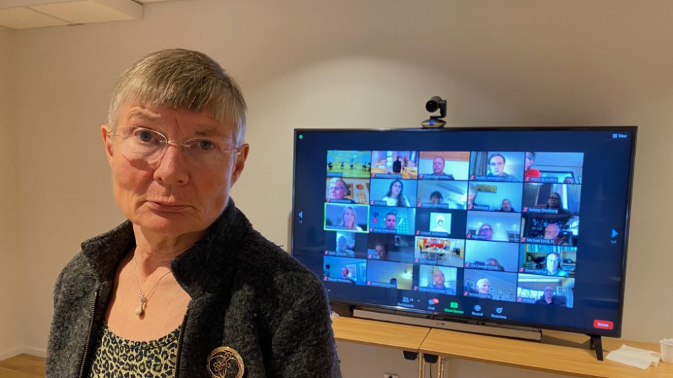 Solveig Granath (FI) presenterade policyprogrammet Huskurage för Ödeshögs kommunfullmäktige i samband med att hon lämnade in medborgarförslaget.