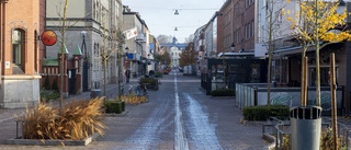 Två män anhållna efter väpnat rån i centrala Nyköping – tre personer hotades med vapen