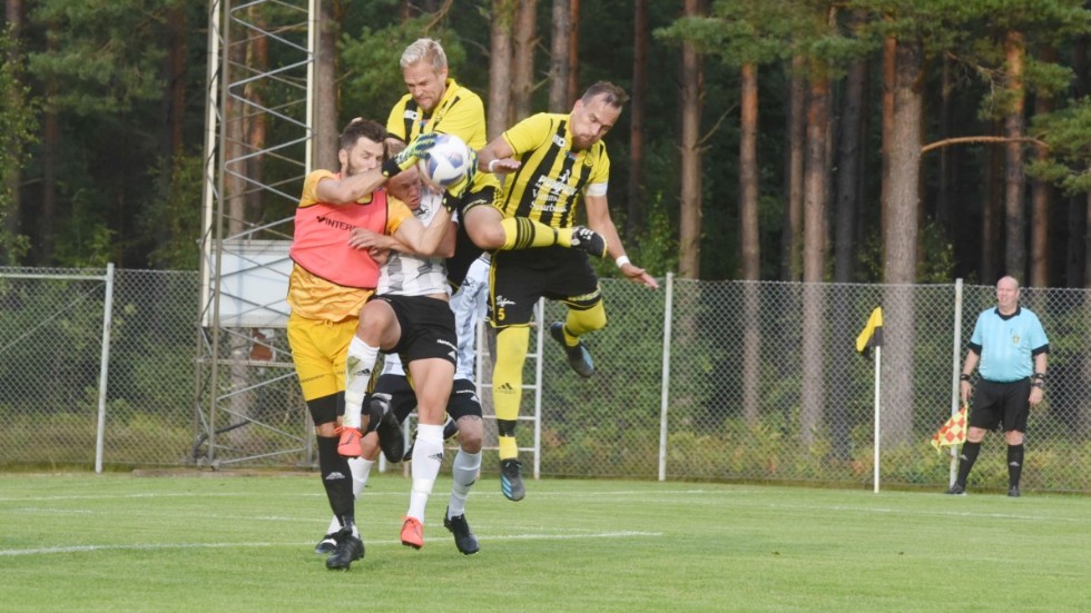Matchen mellan Gullringen och Tranås bjöd på mycket kamp och lite skönspel.