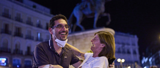 Spanien kastar munskydden – efter 401 dagar