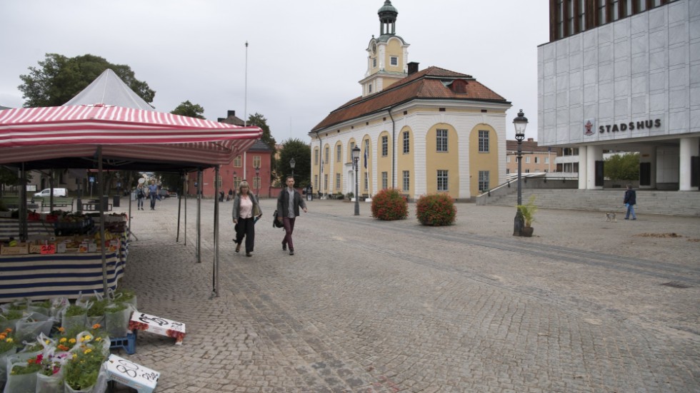 Insändarskribenten Stefan Karlsson undrar hur länge Nyköping kan marknadsföra sig med ordet "småstadscharm".