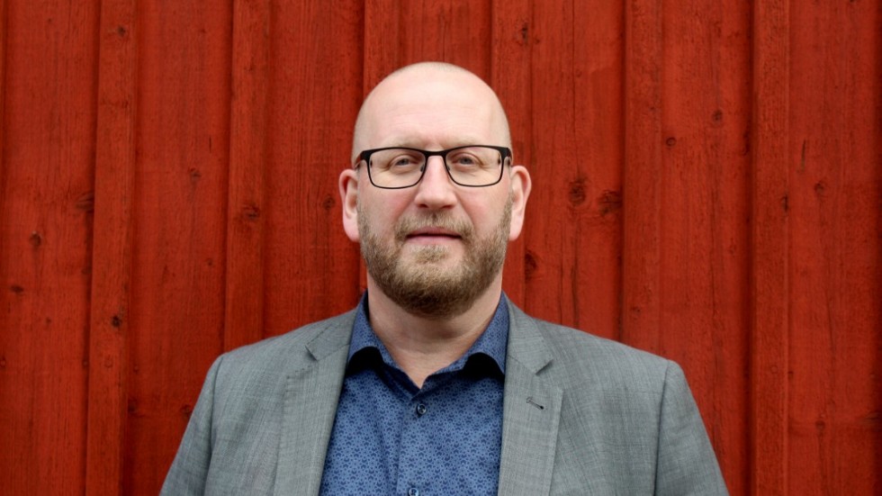 Roger Sjögren är ekonomichef i vimmerby kommun och redogjorde för kostnadsberäkningarna för de olika skolalternativen inför fullmäktige.