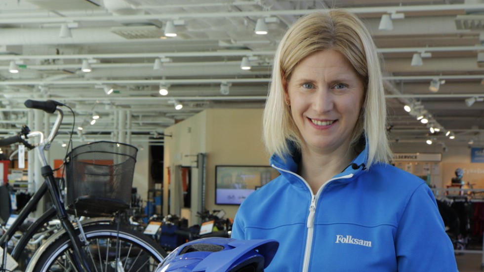 Helena Stigson, forskare och ansvarig för testerna av cykelhjälmar på Folksam. Pressbild.