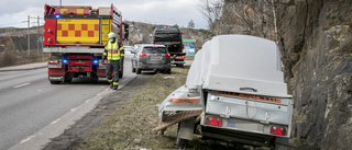 Personbil tappade släp på E4-påfart i Nyköping