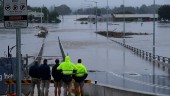 Tusentals evakueras efter skyfall i Australien
