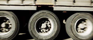Tippning gick fel – lastbilsförare skadad