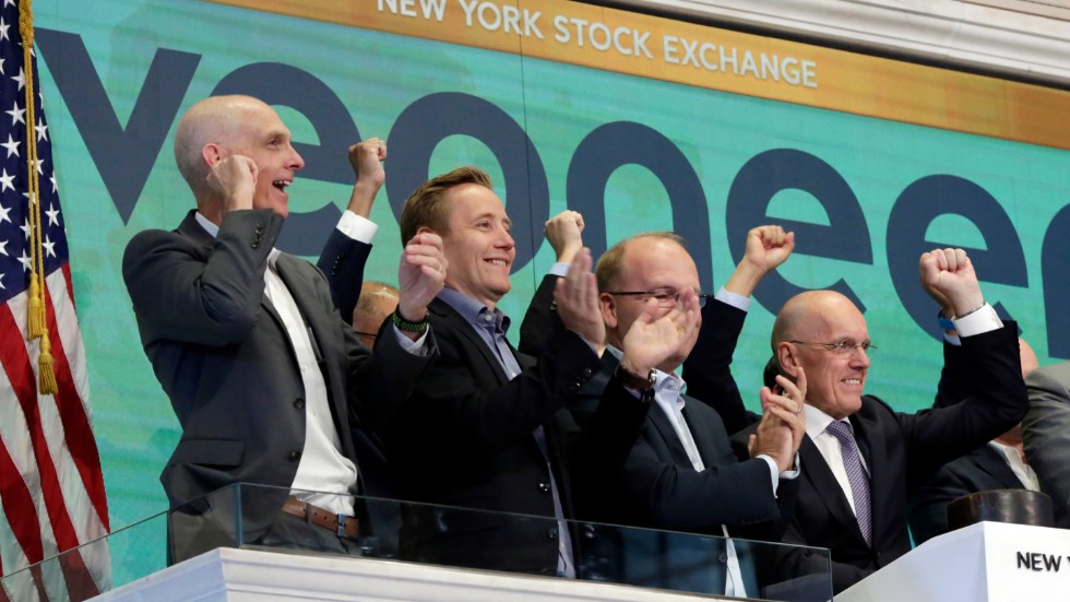 Veoneers vd Jan Carlsson, till vänster, vid noteringen på New York-börsen 2018.