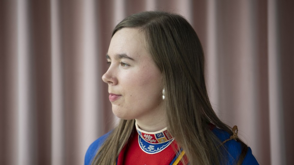 "Jag skulle aldrig säga att en människa som bär på det samiska arvet och identifierar sig som same inte är det" säger Moa Backe Åstot.