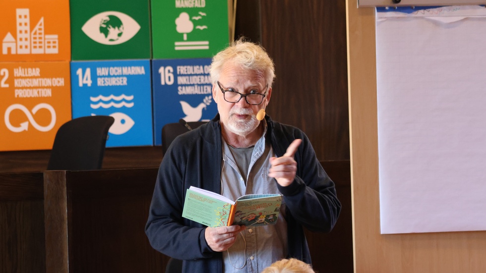Den välkände barnboksförfattaren Martin Widmark var på författarsamtal i Vimmerby under tisdagen. 