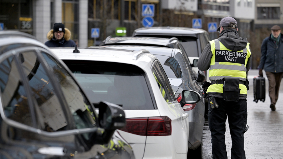Om p-böterna i Vimmerby är korrekt utfärdade betyder det att bilisterna gjort fel, konstaterar insändarskribenten. Genrebild.