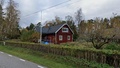 Huset på Mickelsbo 31 i Björklinge har bytt ägare två gånger sedan 2022