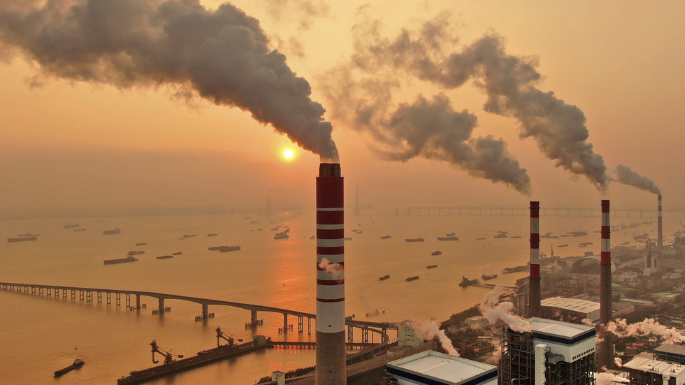 Medan europeiska länder befinner sig under press att minska sina utsläpp fortsätter Kina bygga ut kolkraften.