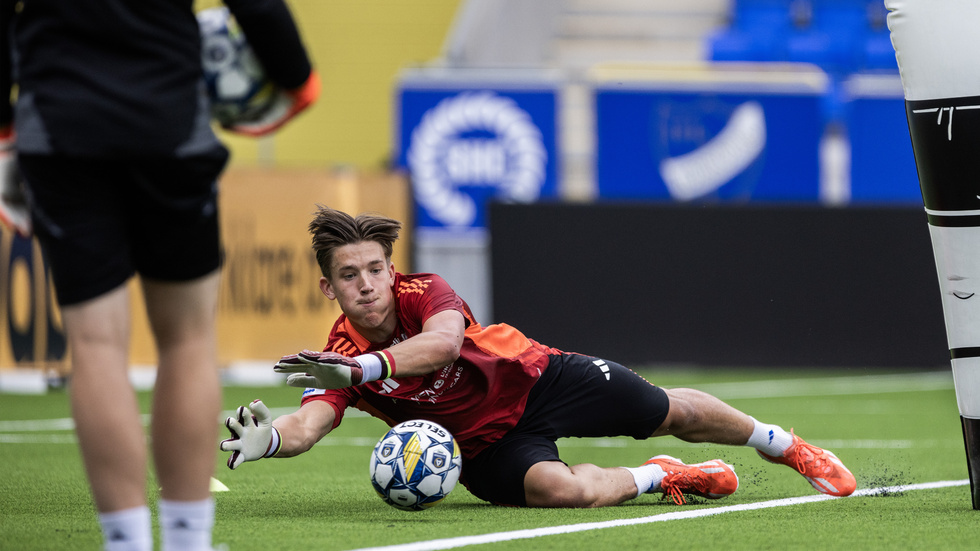 David Andersson och resten av IFK-laget tränar på Platinumcars arena under fredagen.