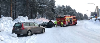 Två bilar i krock i centrala Kalix