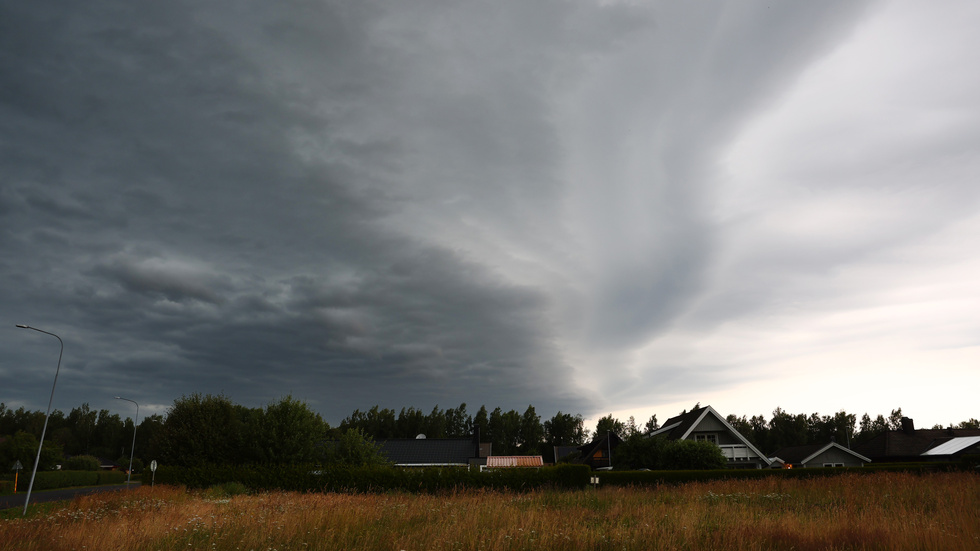 Ett nytt regnoväder med åska drar in över södra Sverige i helgen och det finns risk för nya skyfall och översvämningar. Arkivbild.