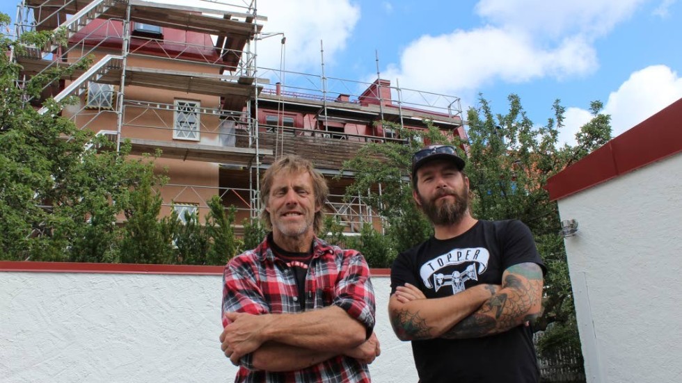 Claes Nilsson och Michele Caminita äger tillsammans äger företaget Topper AB, som bland annat tvättar och målar tak.