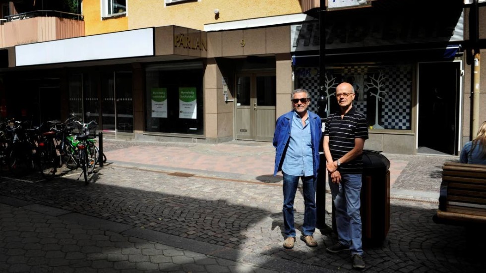 Ett centralt läge med skyltfönster önskar sig Västerviks konstförening. Hoshang Moschiri och Lars Sköldstam hoppas att önskemålet kan bli verklighet.