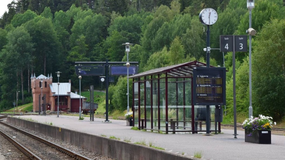 Det var här på Kisa station som Leif Svenssons ryggsäck försvann. Nu är den snart i rätta händer igen.