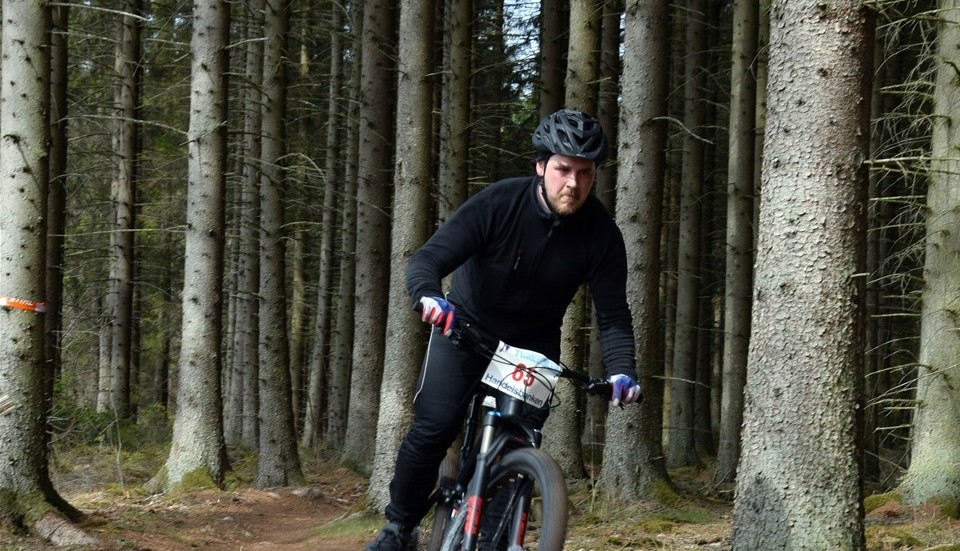 Vinnaren av den 30 kilometer långa banan blev Stefan Carlsson från Kolmårdens MTB, med tiden 1 timma och 15 minuter.