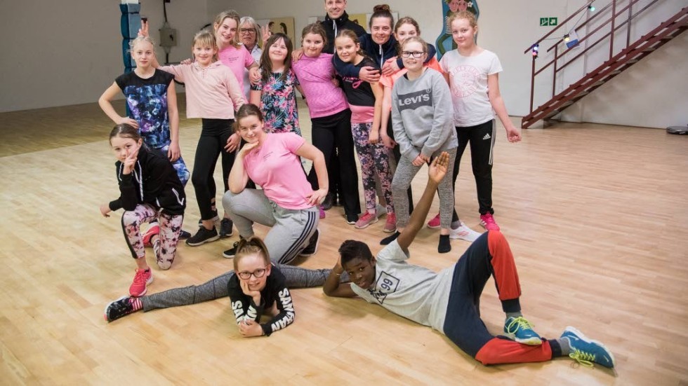 Dansare i kursen Attitude för barn mellan 9 och 12 år och ledare i danslokalen på Järnet i Västervik.