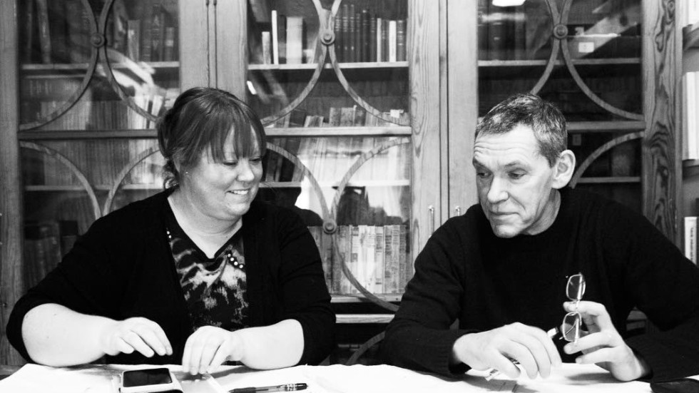 Arkeologen Veronica Palm och marinarkeologen Johan Rönnby leder en veckolång kurs i arkeologi i Gamleby i maj.