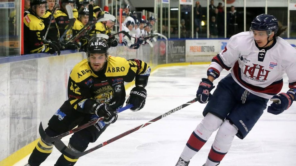 Oskar Carlsson är tillbaka i Vimmerby Hockeys laguppställning.