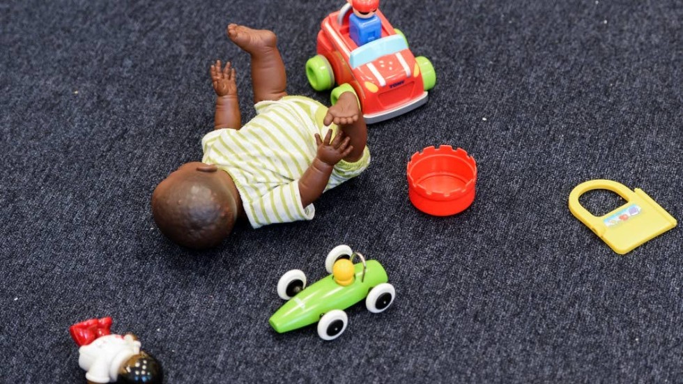 C vill forstätta arbetet med giftria leksaker i förskolan, skriver Jacob Käll.