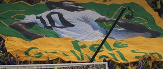 Pelé hyllades av Brasiliens fans