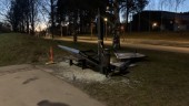Man körde rakt in i busskur i Umeå – totalförstördes