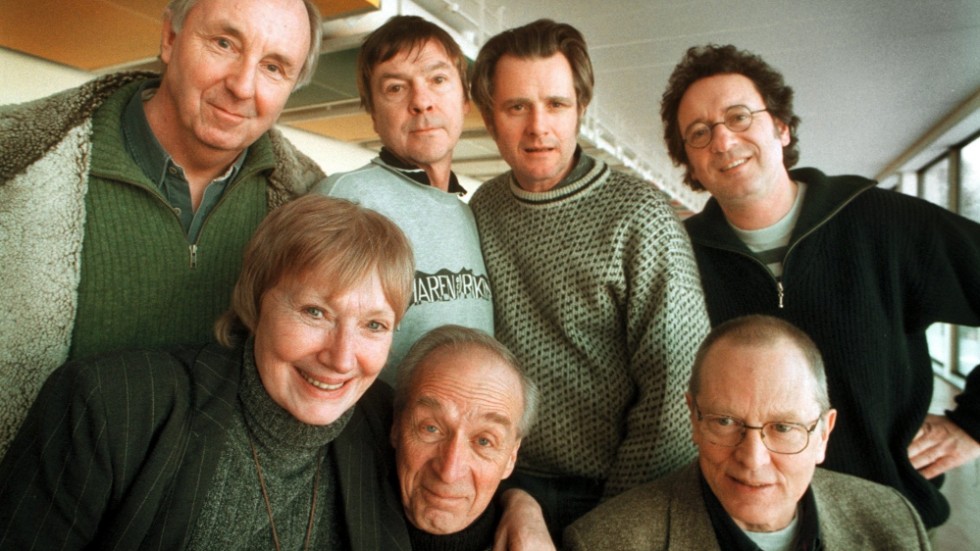 Skådespelarna i "Hem till byn" 1999. Anders Janson är längst upp till vänster. Arkivbild.