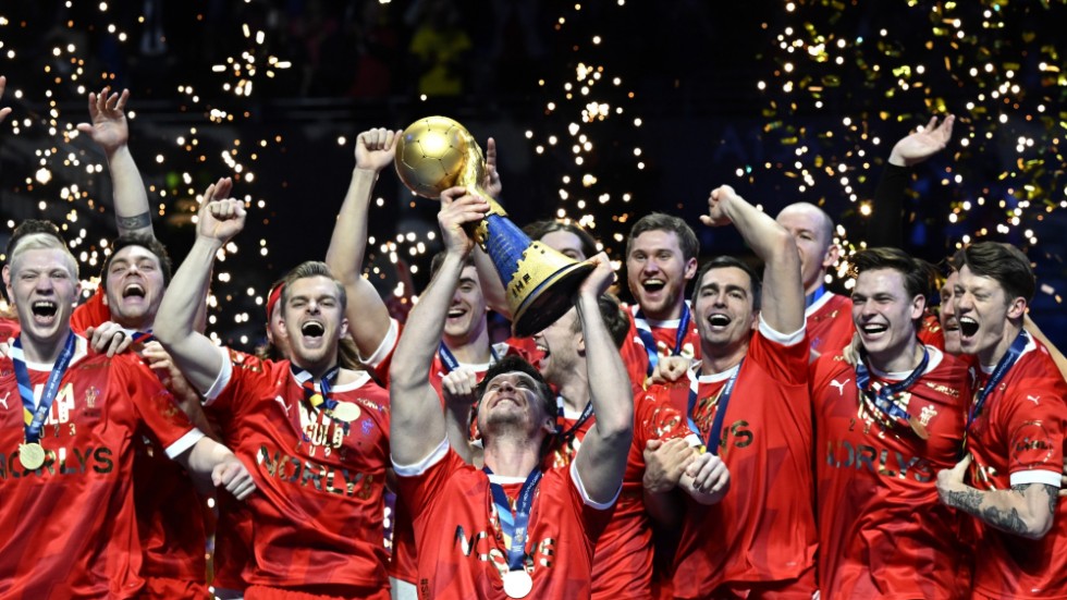 Danmark guldjublar efter VM-finalsegern mot Frankrike.