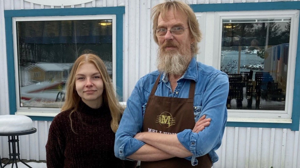 Krögaren Peter Roloff och dottern Emma Greus-Roloff vid Tättö havskrog som håller öppet året om.