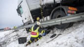 Flera lastbilsolyckor på E4: "Vikt ihop sig som en fällkniv" ✓Vägräcke nedkört ✓Köer i trafiken