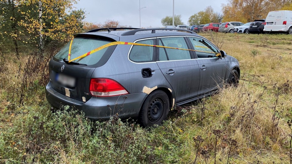 Bilar har förstörts på pendlarparkeringen i Ingelsta.