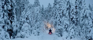 Farligt att placera barn framför snöskoterns förare