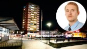 Maskerat gäng i Fröslunda – riktade misstänkt skjutvapen mot bil ✓Stor polisinsats ✓Sprungit efter bilen