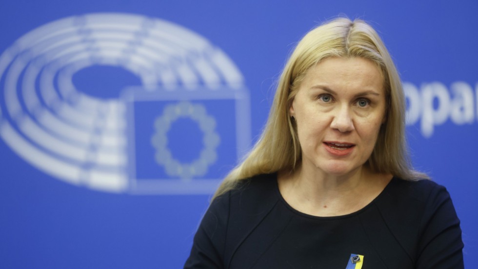 EU:s energikommissionär Kadri Simson presenterar förslag på reform av elektricitetsmarknaden på en presskonferens i Strasbourg.