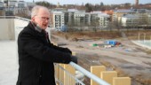 Han slår larm om låga staket – 23 meter över asfalten
