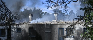 Kraftig brand i flerfamiljshus i Västerhaninge