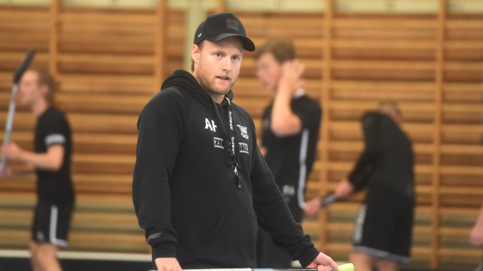 Alexander Pettersson har tagit klivit upp som huvudtränare i Vimmerby IBK den här säsongen.