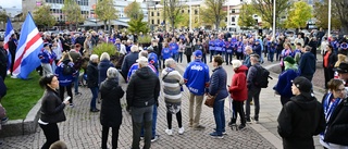 Torget fylldes i Oskarshamn • Sorg efter mördad supporter