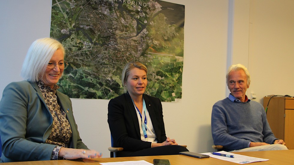 Borgerlig samverkans Eva-Britt Sjöberg, (KD) Sophia Jarl, (M) och Reidar Svedahl (L) vid presskonferensen häromdagen om vindkraftprojekt i kommunen.