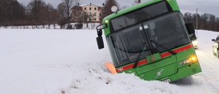 Buss fastkörd i snön