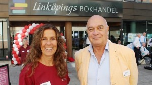  Stort intresse när Linköpings nya bokhandel invigdes – han har finansierat butiken